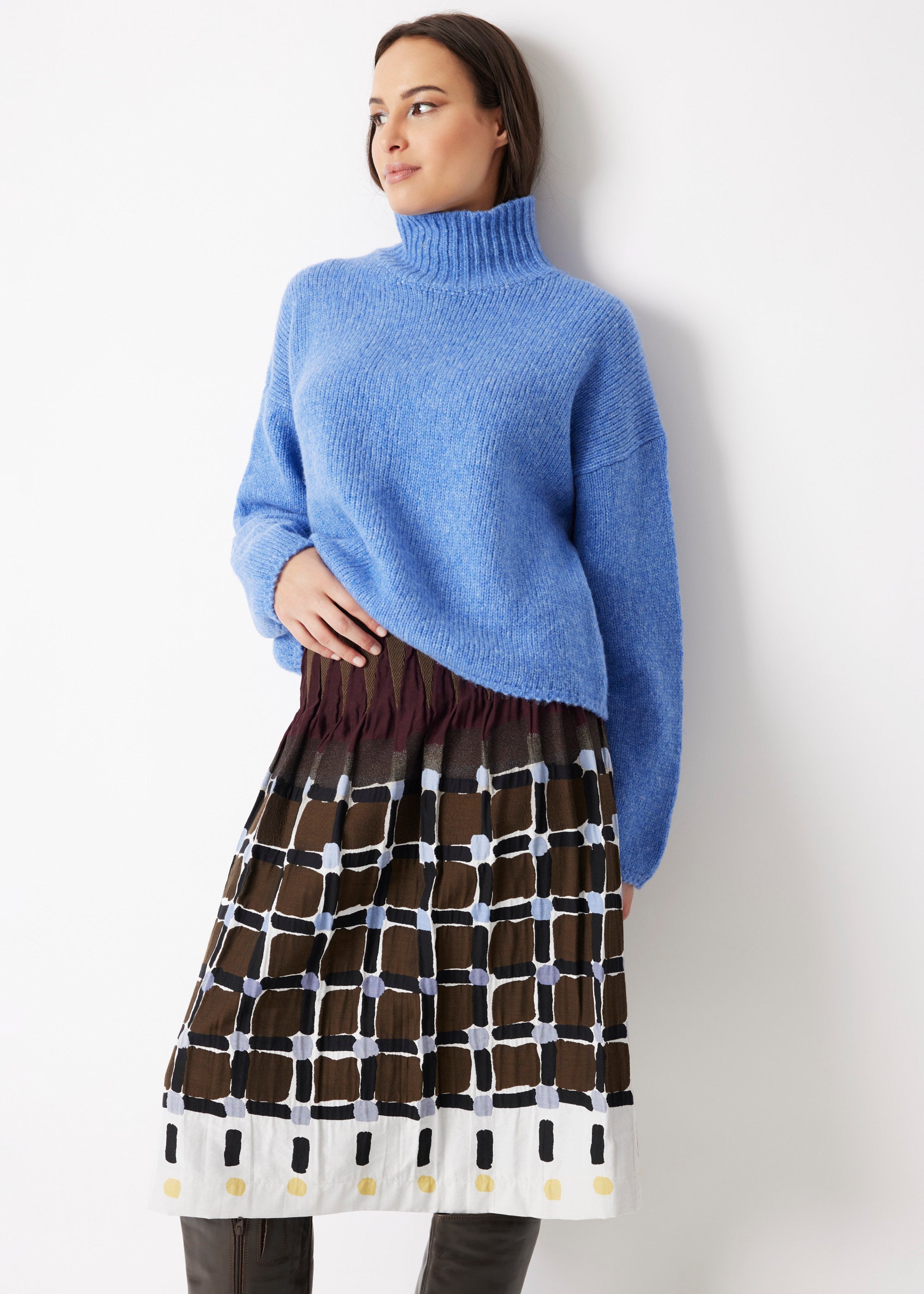 Legerer Strickpullover DEROLY mit hohem Kragen und langen Ärmeln in Hellblau