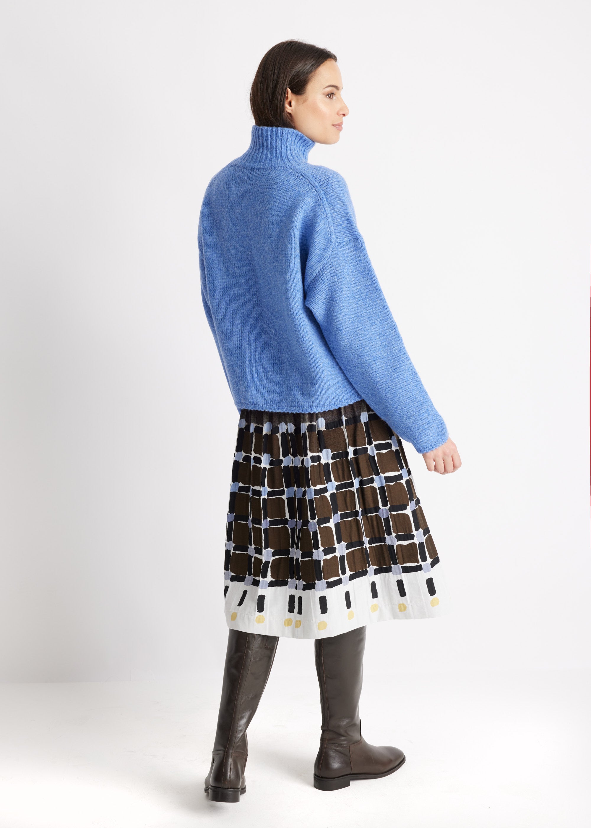 Legerer Strickpullover DEROLY mit hohem Kragen und langen Ärmeln in Hellblau