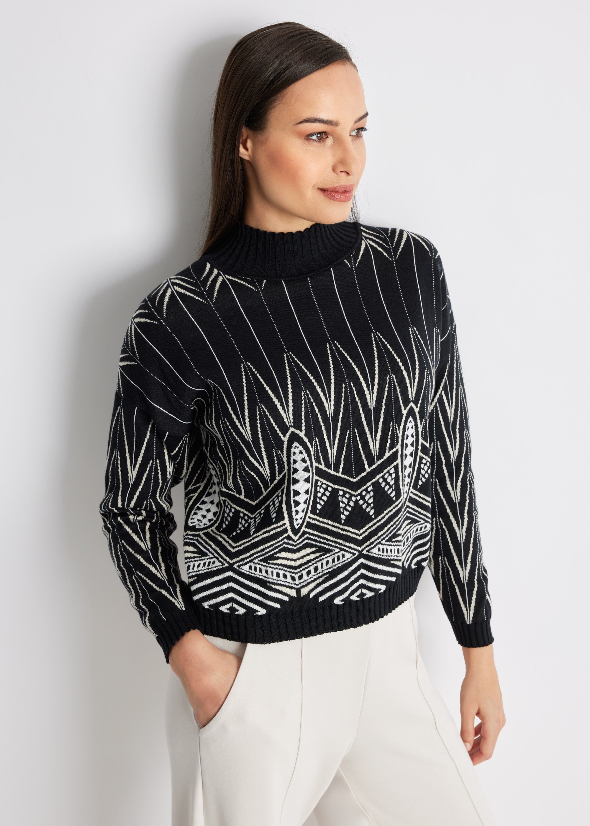 Gerader Strickpullover DARIBO mit hohem Kragen, langen Ärmeln und gelbem Muster