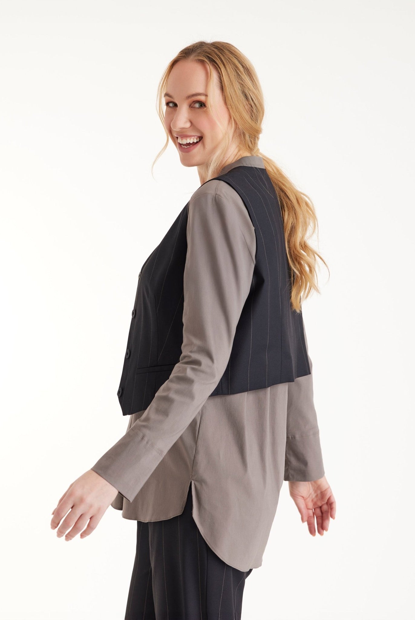 Anzugweste TESCAWE mit V-Ausschnitt, Knöpfen und Nadelstreifen in Dunkelblau