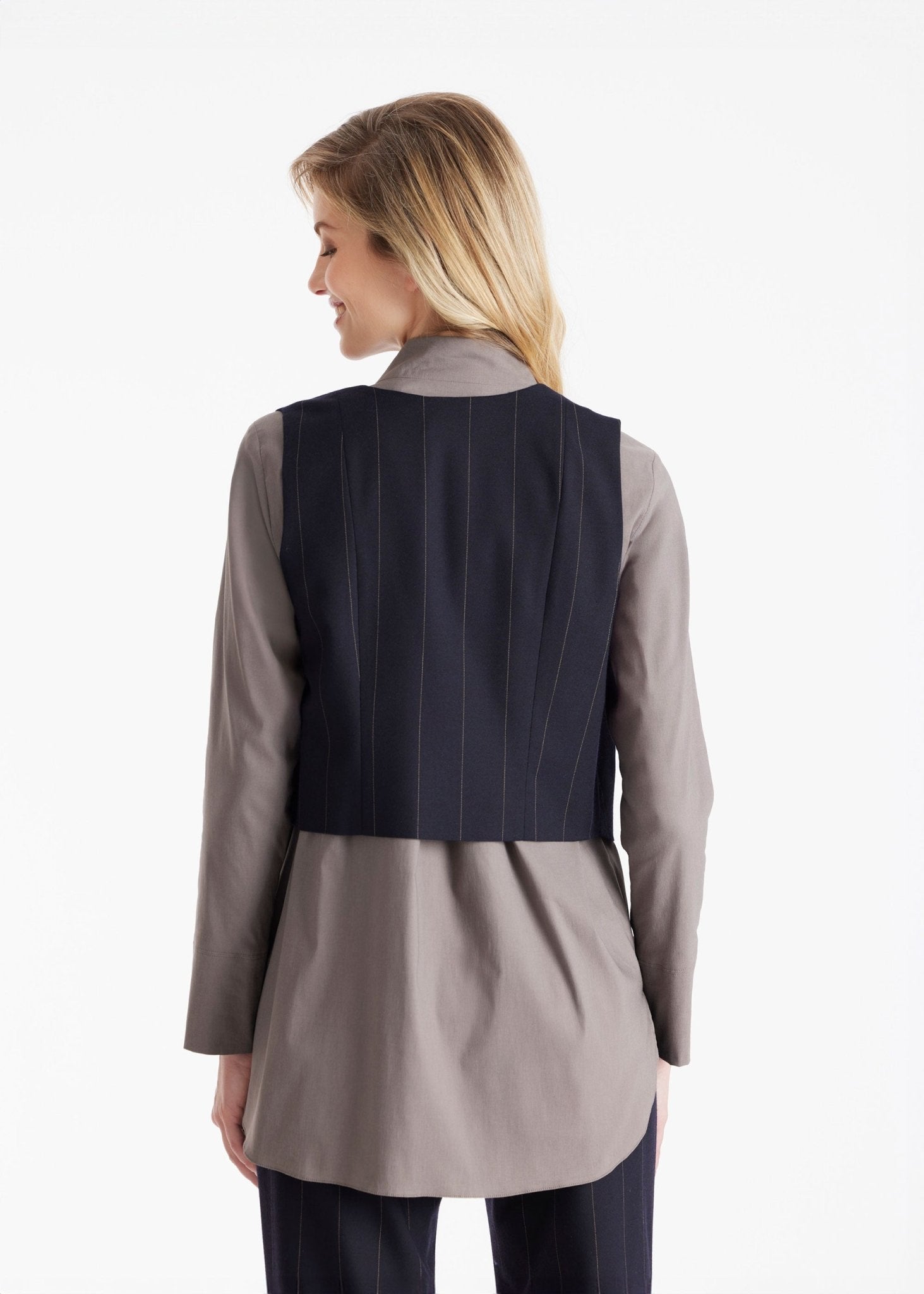 Anzugweste TESCAWE mit V-Ausschnitt, Knöpfen und Nadelstreifen in Dunkelblau