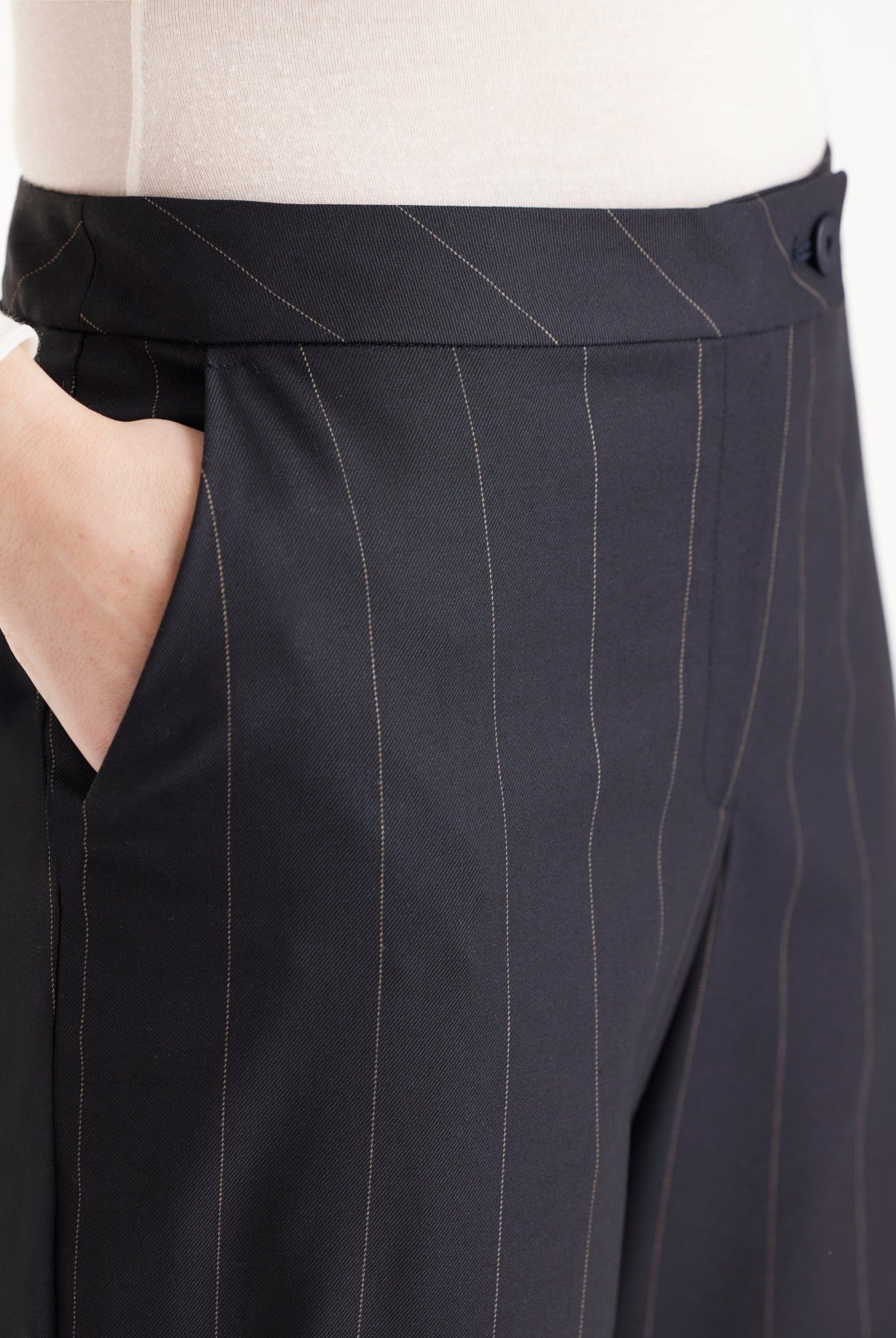 Hose TADOKI mit geradem Bein und Nadelstreifen in Dunkelblau