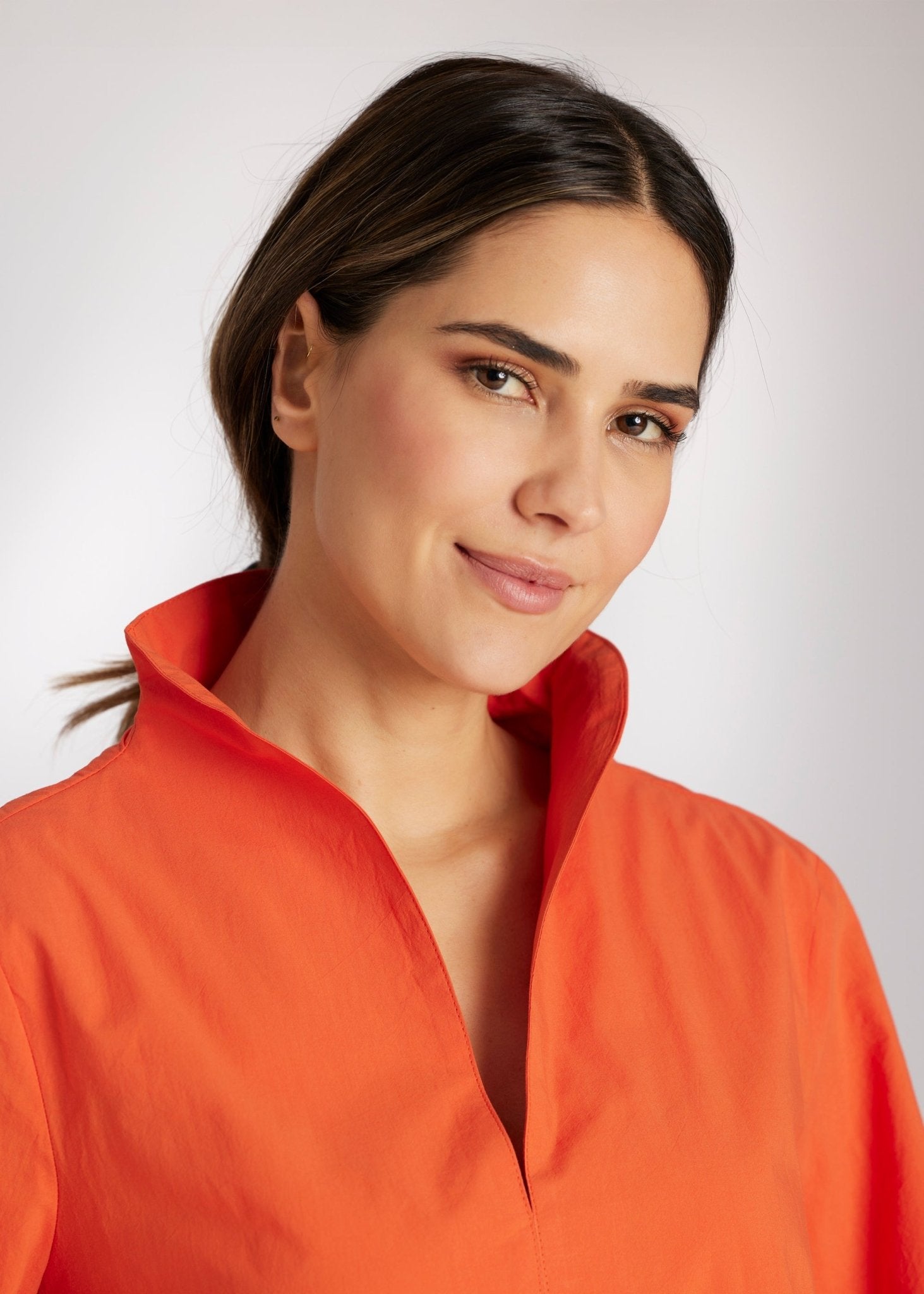 Bluse BLYZANTIS mit Kelchkragen, langen Ärmeln und kastiger Form in Orange