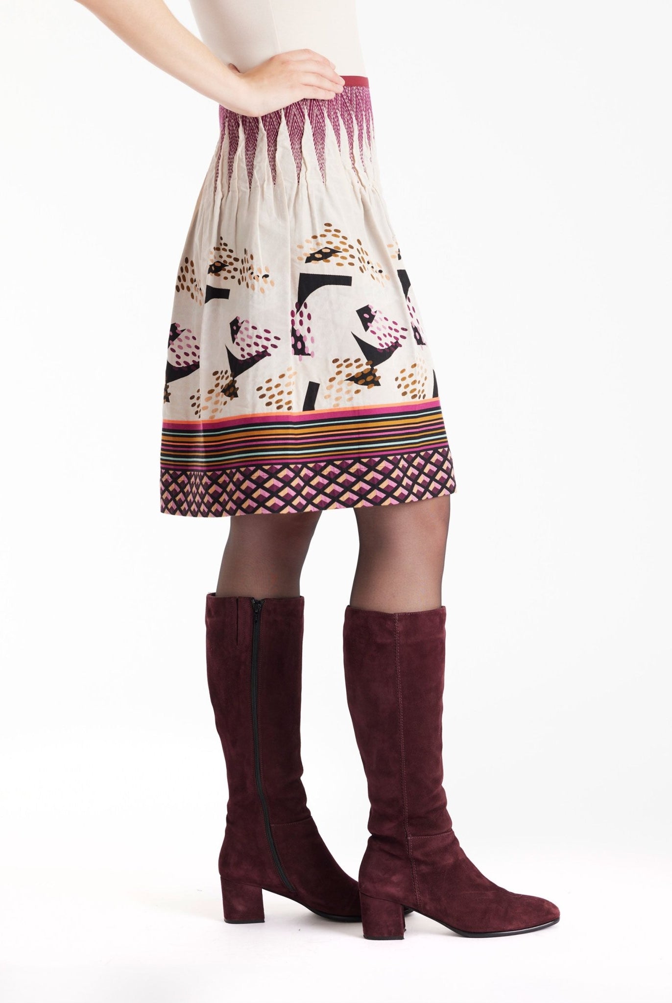 Kurzer Rock LACROS-W mit Gummibund und abstraktem Muster in Beige