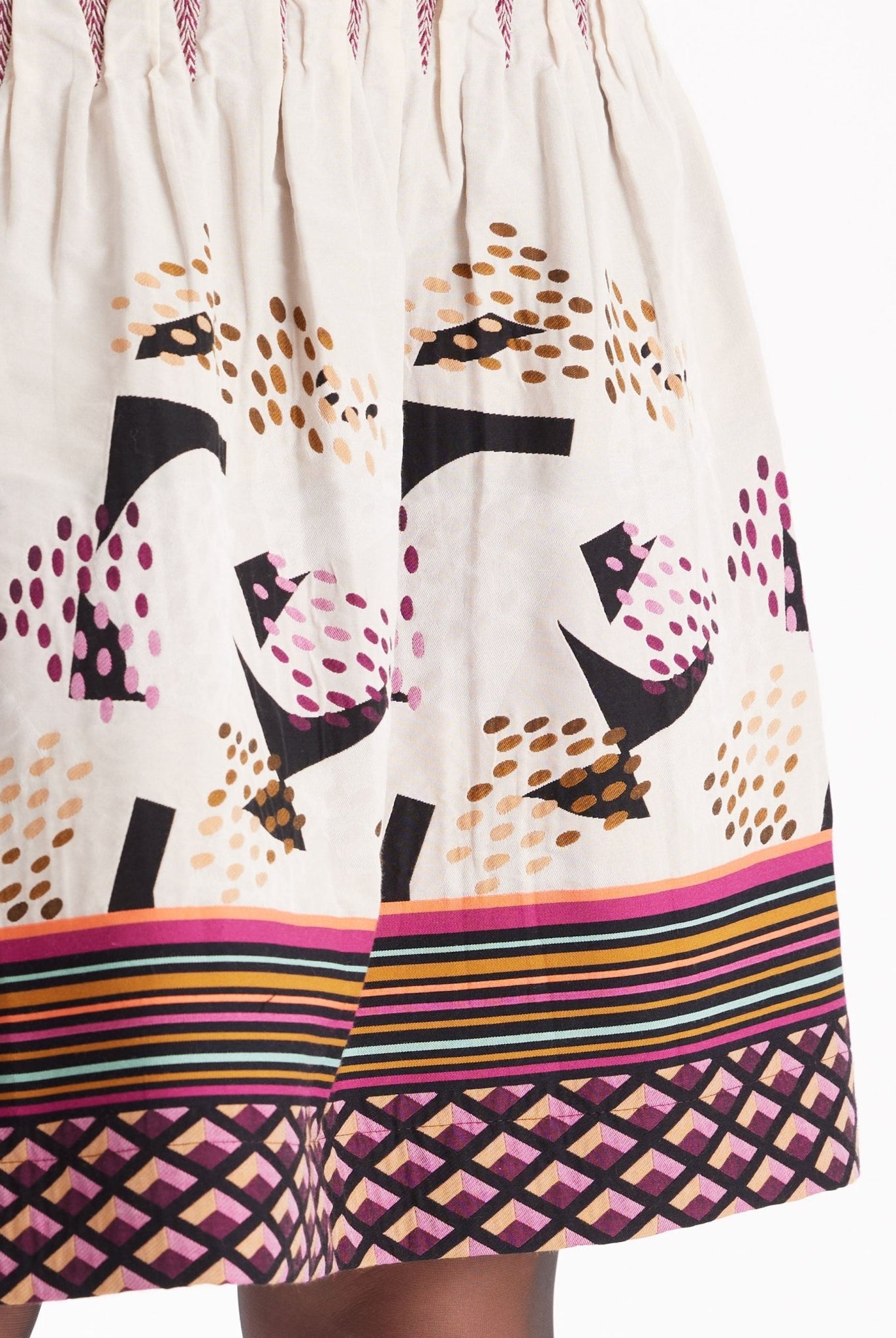 Kurzer Rock LACROS-W mit Gummibund und abstraktem Muster in Beige