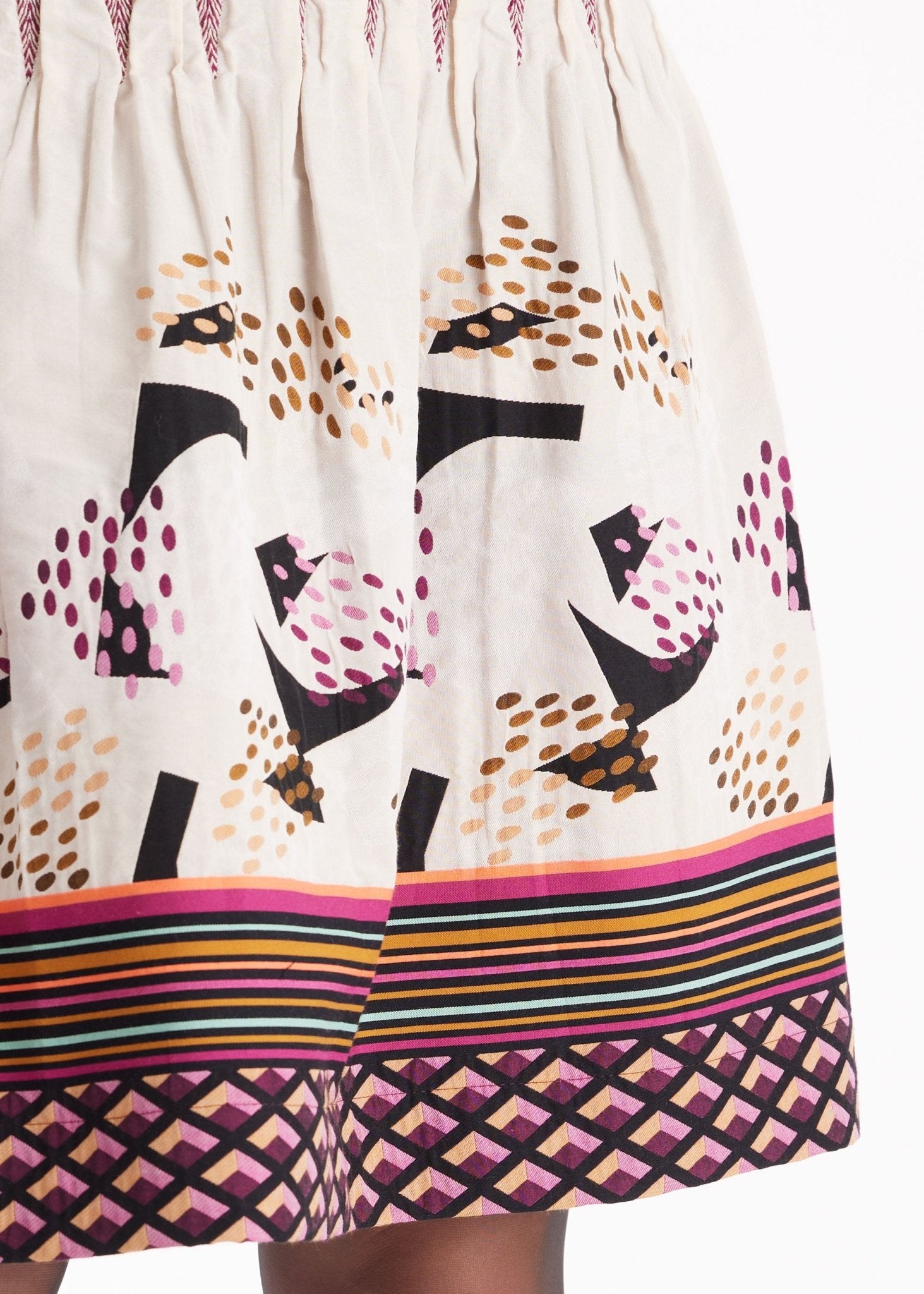 Kurzer Rock LACROS-W mit Gummibund und abstraktem Muster in Beige