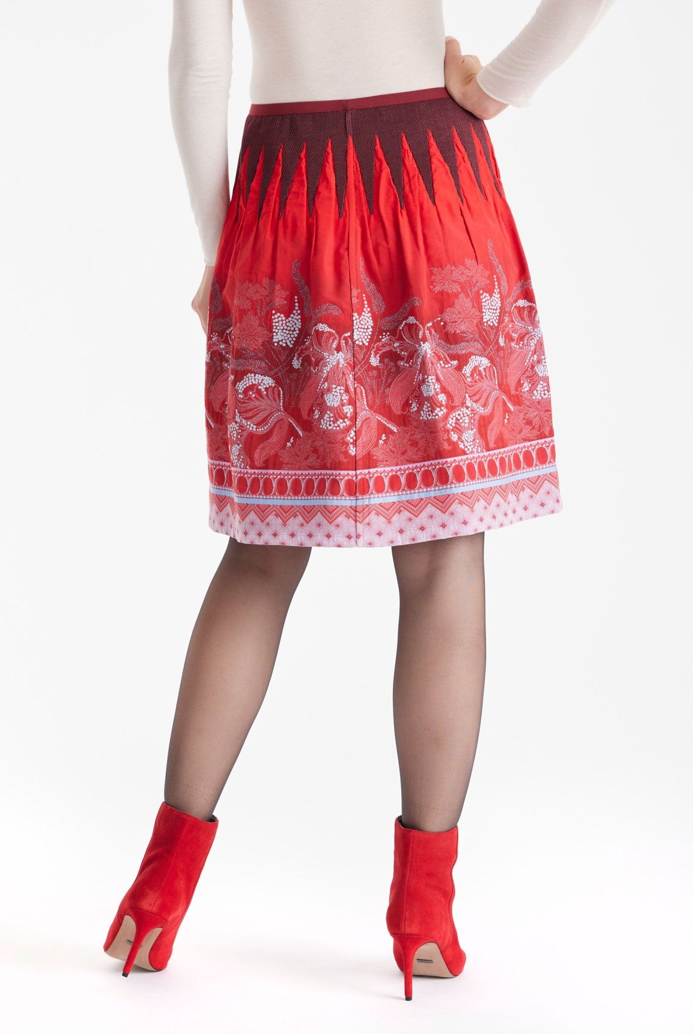 Kurzer Rock LACROS-W mit Gummibund und abstraktem Muster in Rot