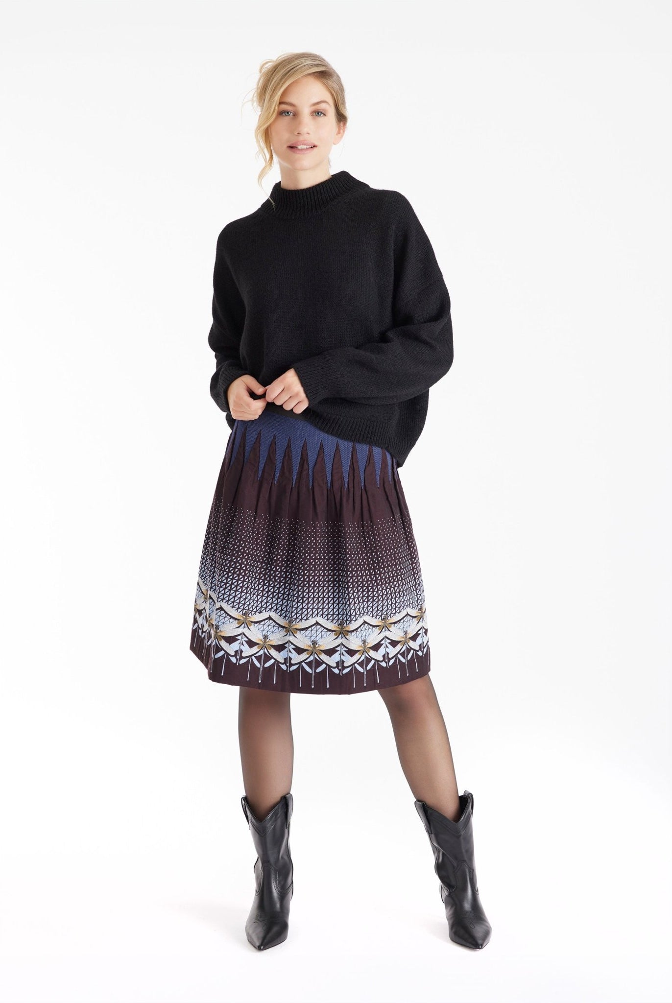 Kurzer Pullover PAROLY mit Stehkragen und langen Armen in Schwarz