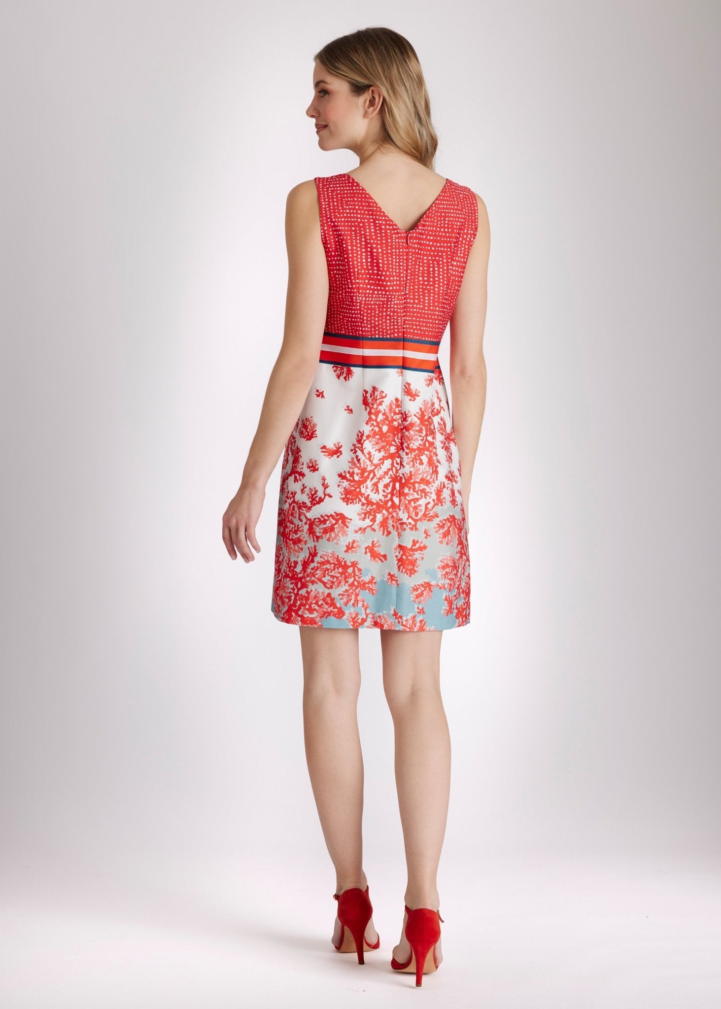 Kurzes, ärmelloses Kleid FADUNA mit A-Linien-Form, Karee-Ausschnitt und rotem Muster