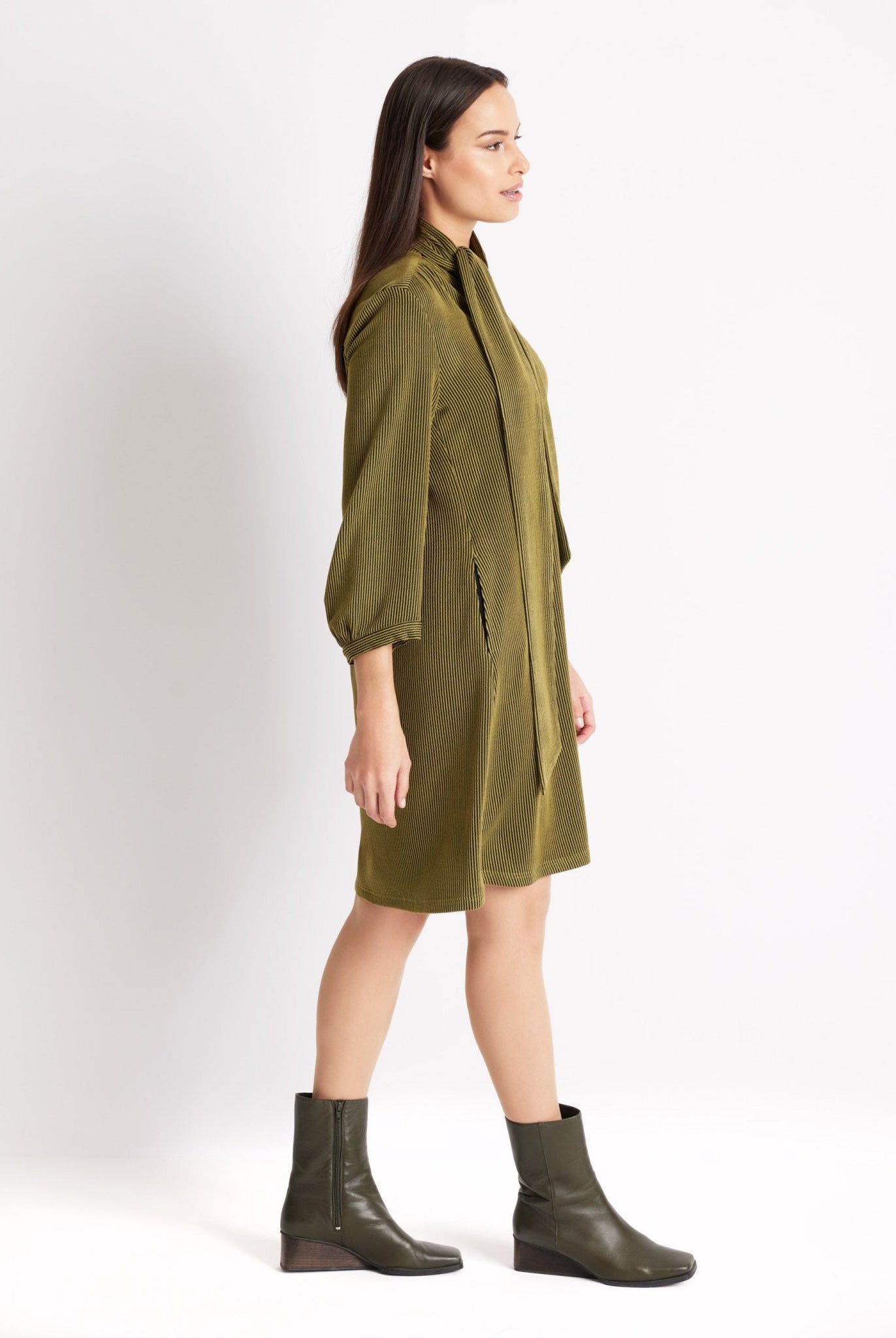 Kurzes Kleid PEKUNI aus fein geripptem Viskose-Mix - FOX'S-Fashion