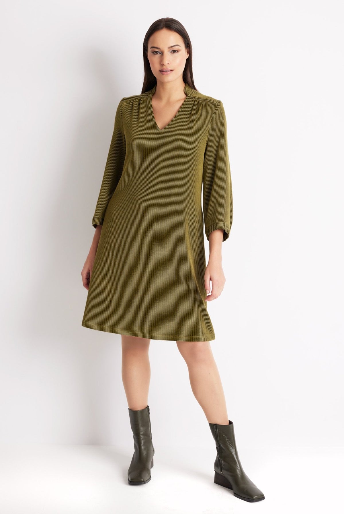 Kurzes Kleid PEKUNI aus fein geripptem Viskose-Mix - FOX'S-Fashion