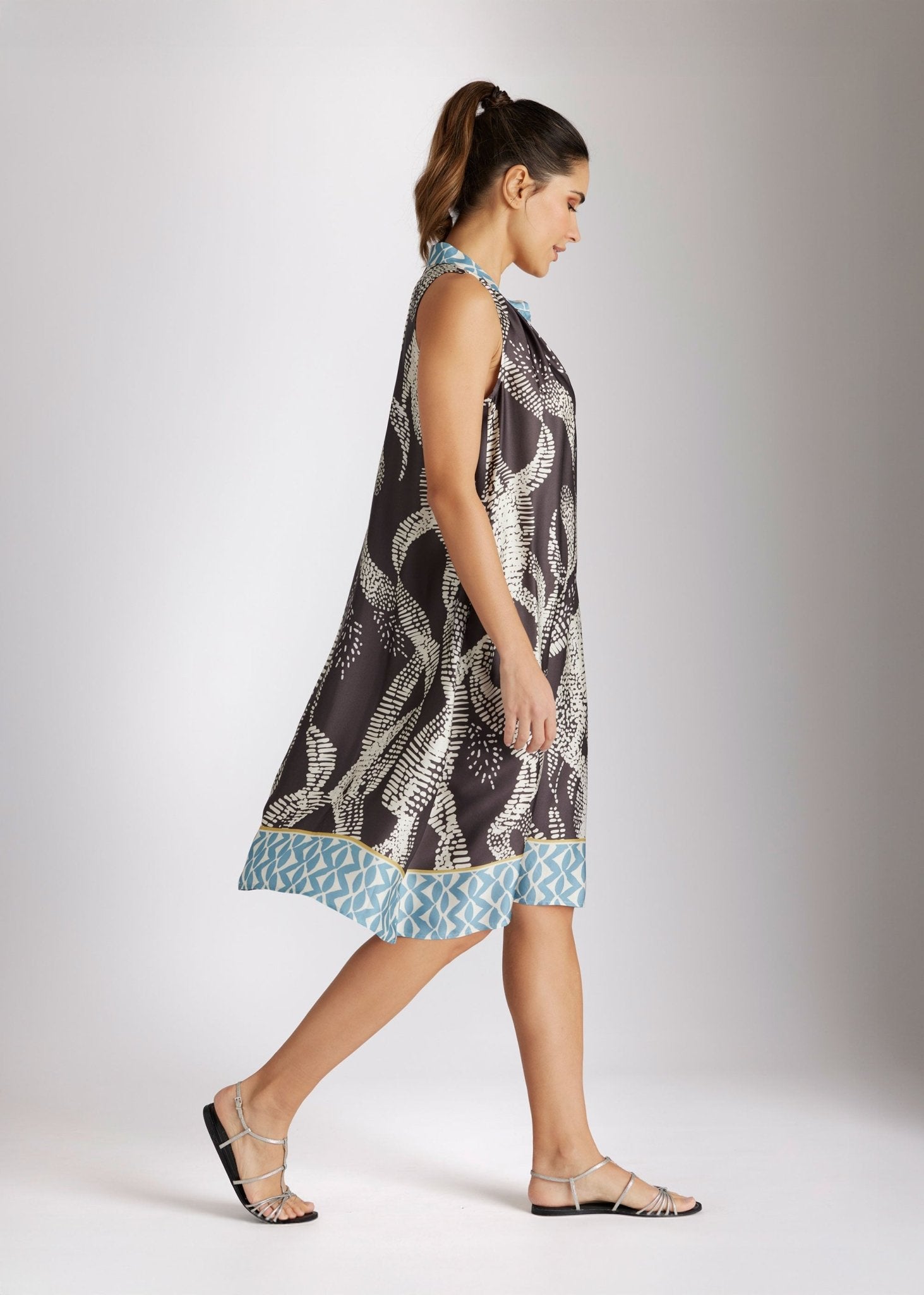 Kurzes Kleid ZYKADI aus Viskose in A - Linie - FOX'S - Fashion