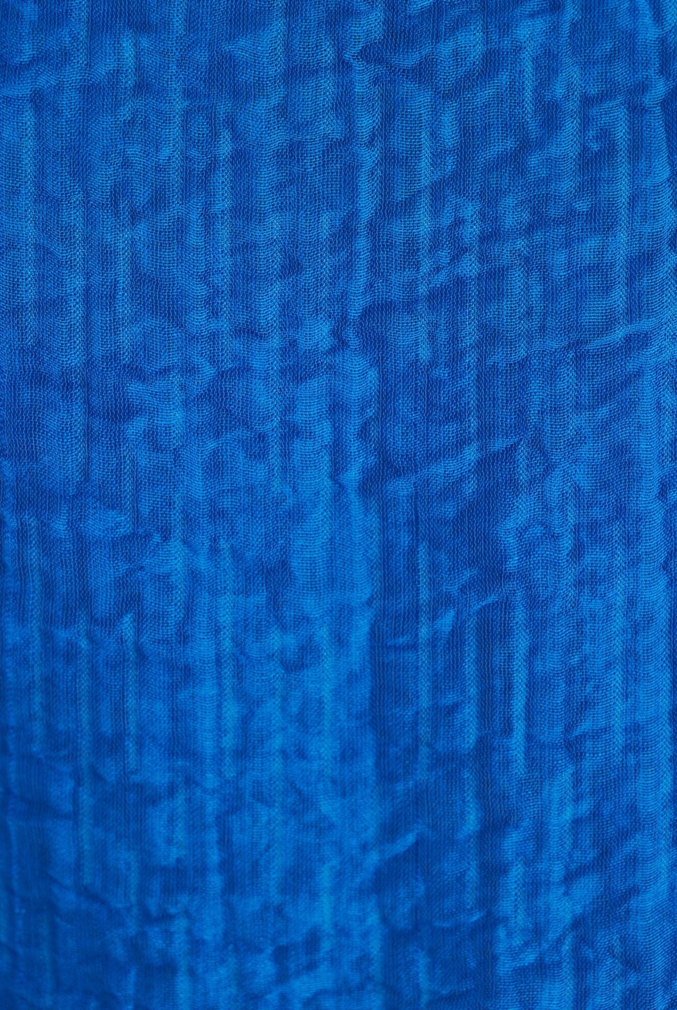 Lange Hose NAJUPI mit Gummibund, seitlichen Eingrifftaschen, weitem Bein und strukturiertem Stoff in Blau