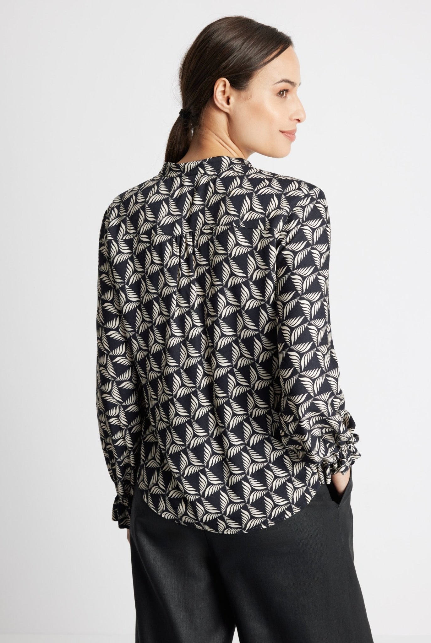 Legere Bluse VALYRA aus 100 % Viskose - FOX'S-Fashion