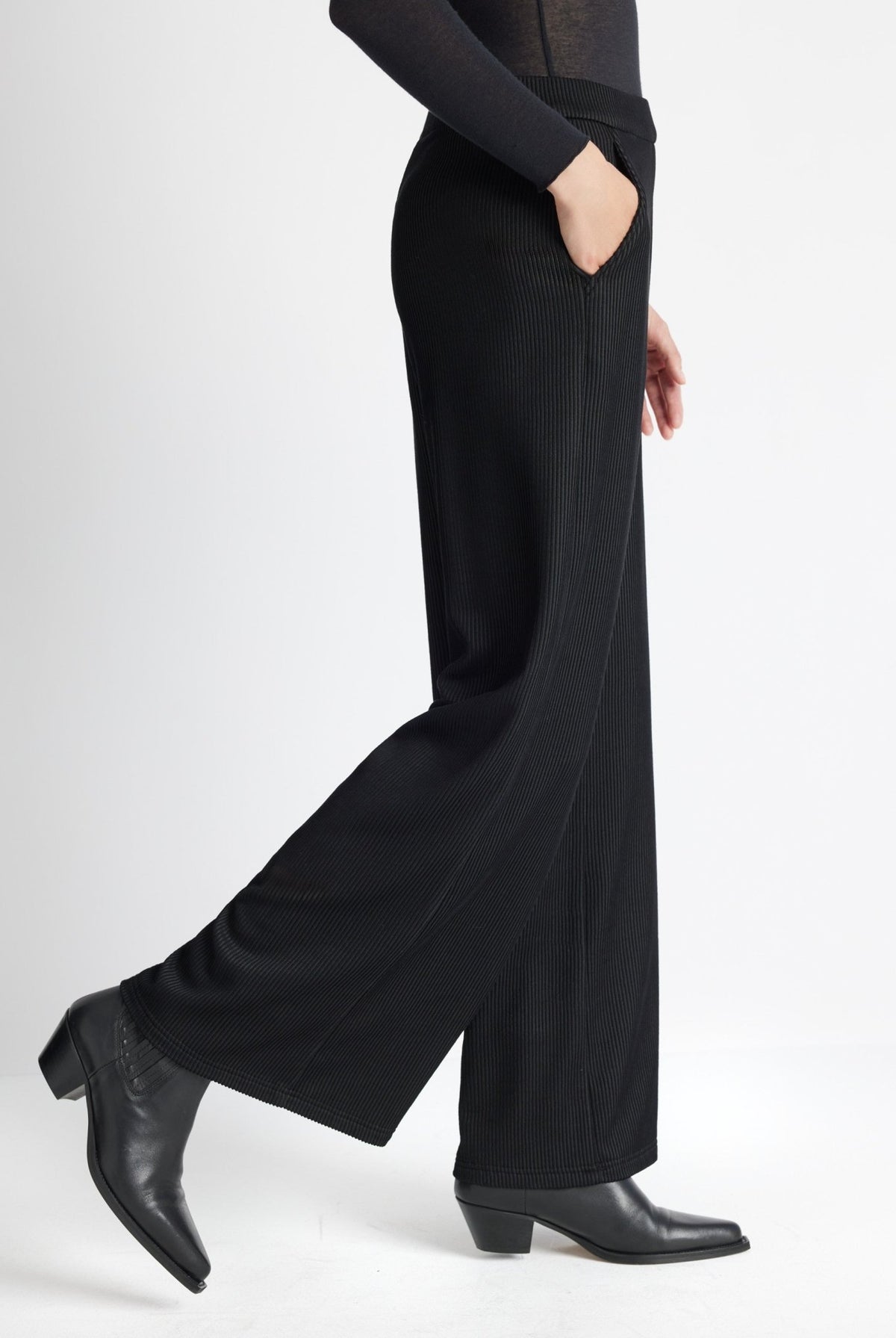 Legere Hose PYPANTA aus fein geripptem Viskose-Mix - FOX'S-Fashion