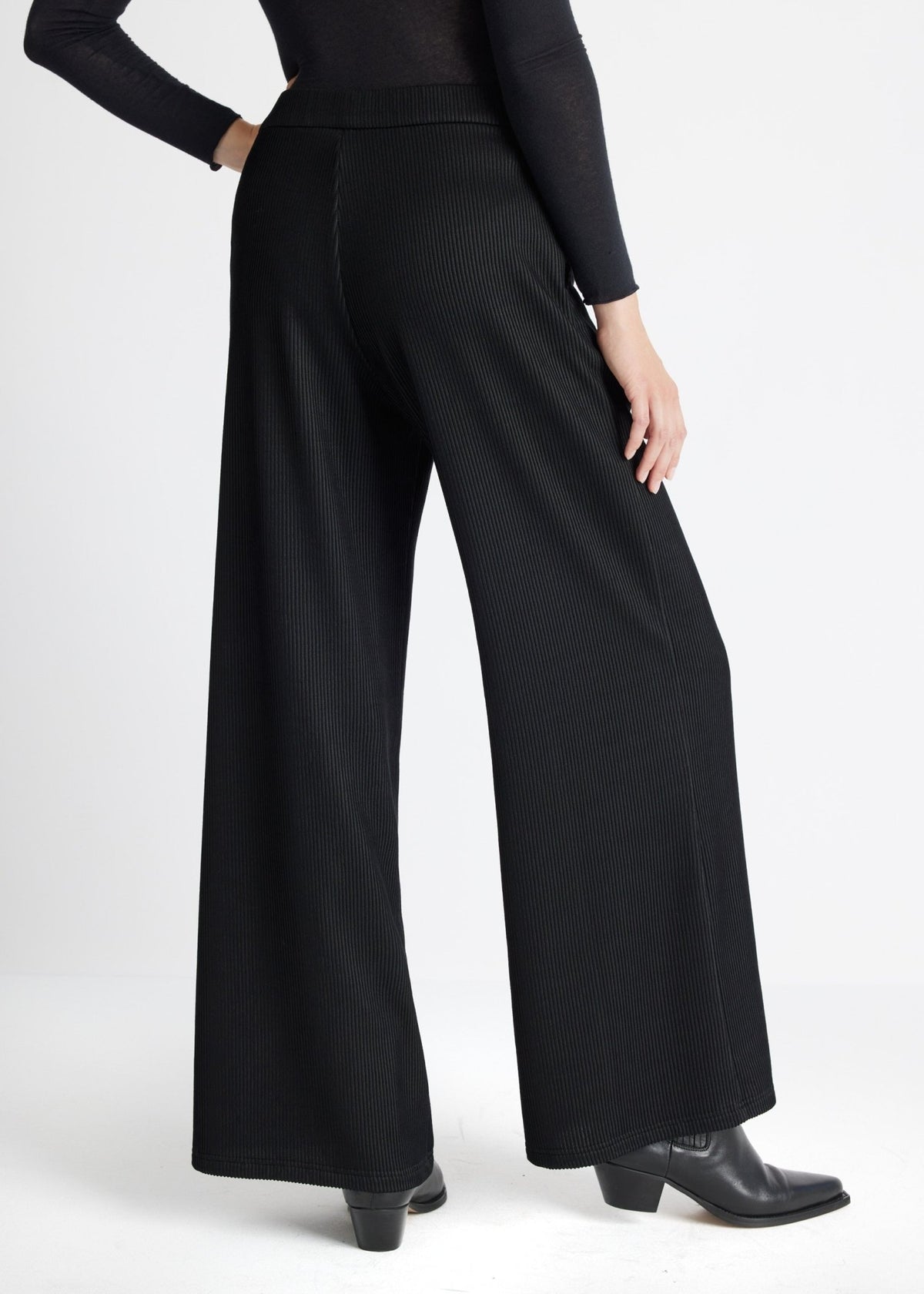 Legere Hose PYPANTA aus fein geripptem Viskose-Mix - FOX'S-Fashion