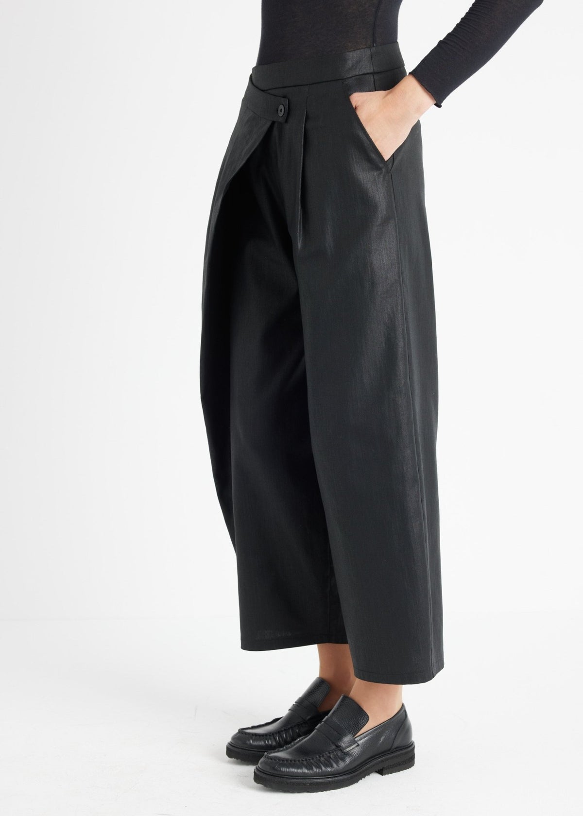 Legere Hose ZABERA aus 100 % Baumwolle mit asymmetrischem Bund - FOX'S-Fashion