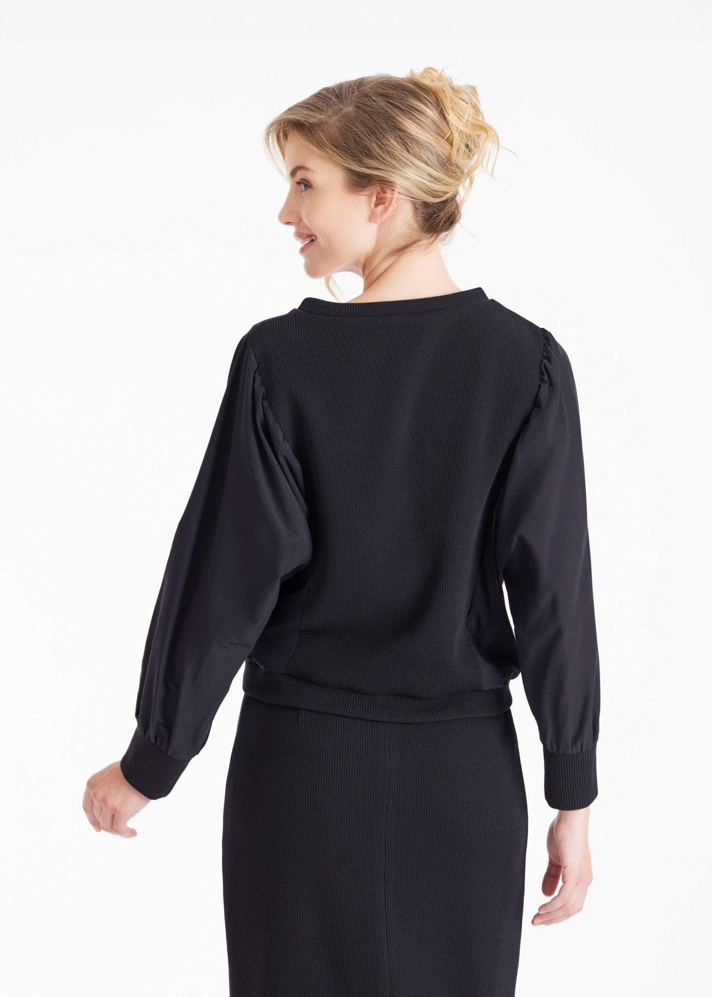 Pullover HOPUI mit Rundhals und langen Armen in Schwarz