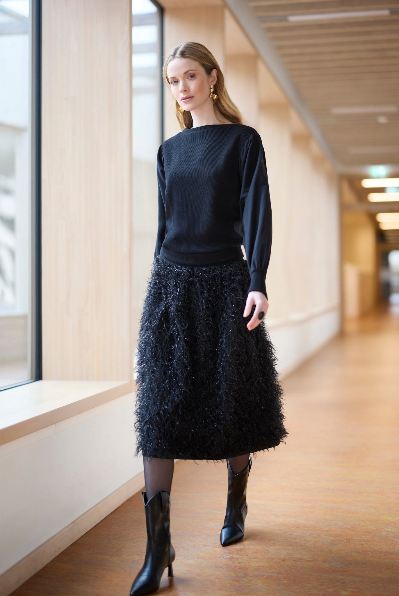 Pullover HOPUI mit Rundhals und langen Armen in Schwarz