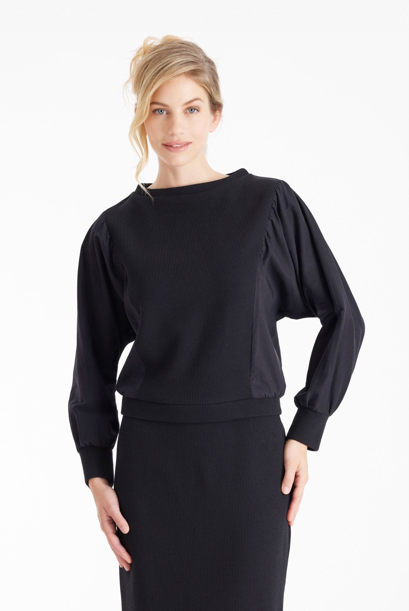 Pullover HOPUI mit Rundhals und langen Armen in Schwarz