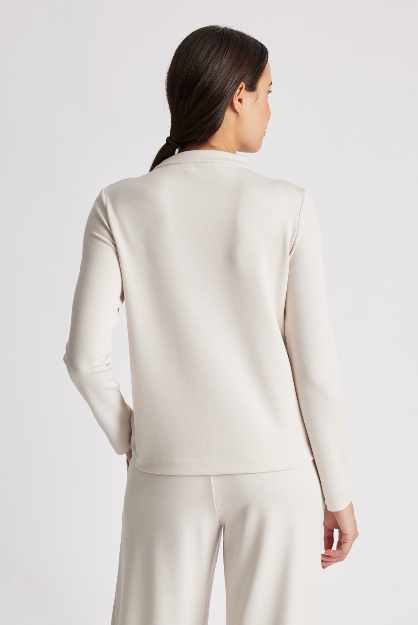 Leichtes Sweatshirt INTRONO mit erhöhtem Kragen, langen Ärmeln und Ziernähten in Beige