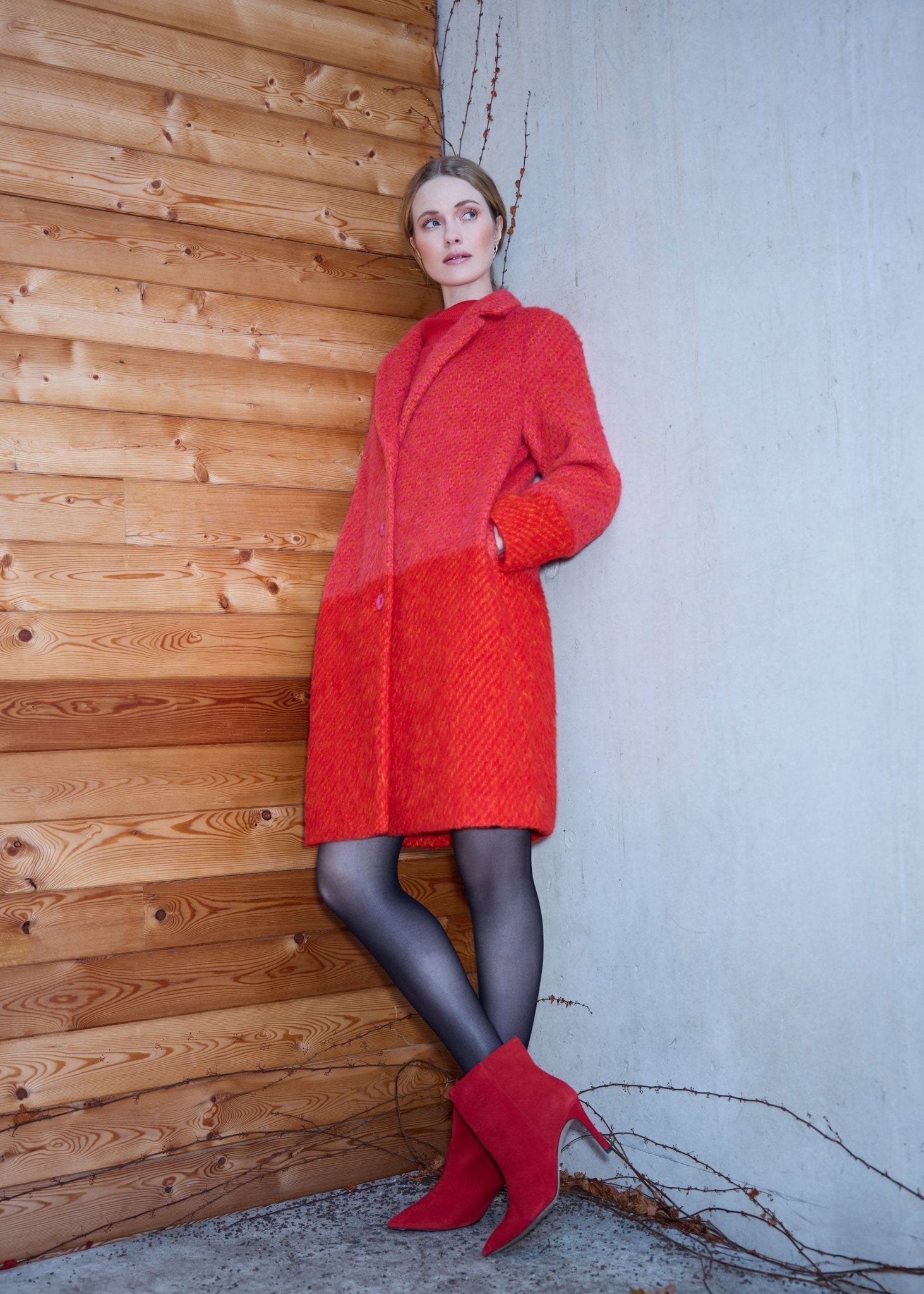 Knielanger Mantel PURAMANI mit Revers und Knopfleiste in Rot