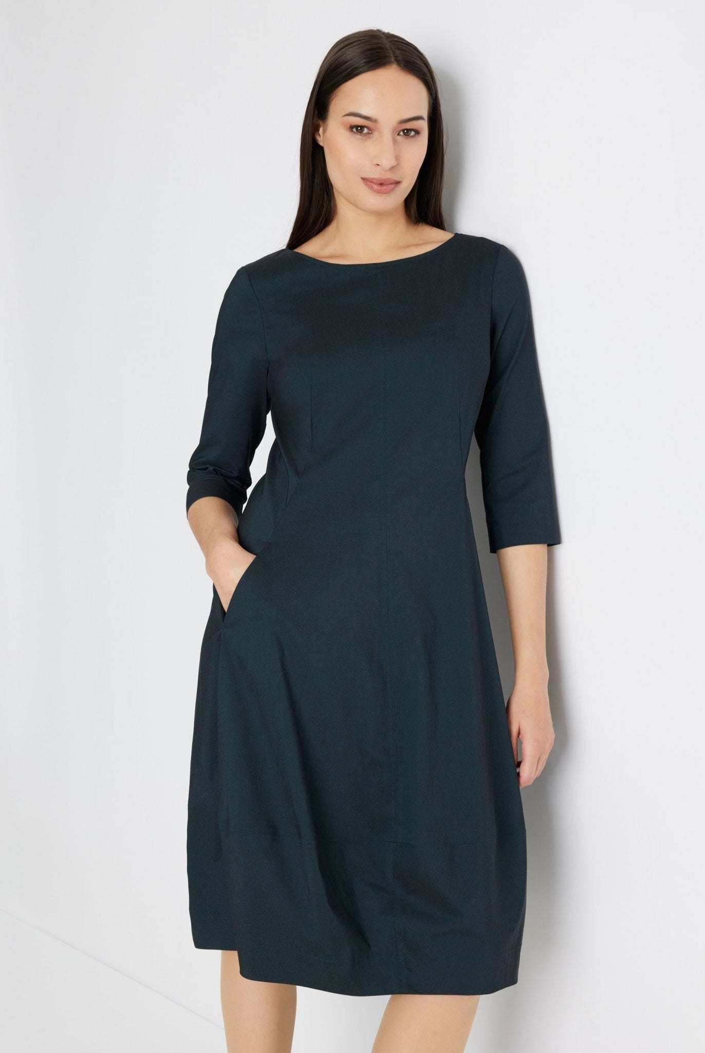 Midi-Kleid JAROBO aus Viskose-Mix mit leichter O-Form - FOX'S-Fashion