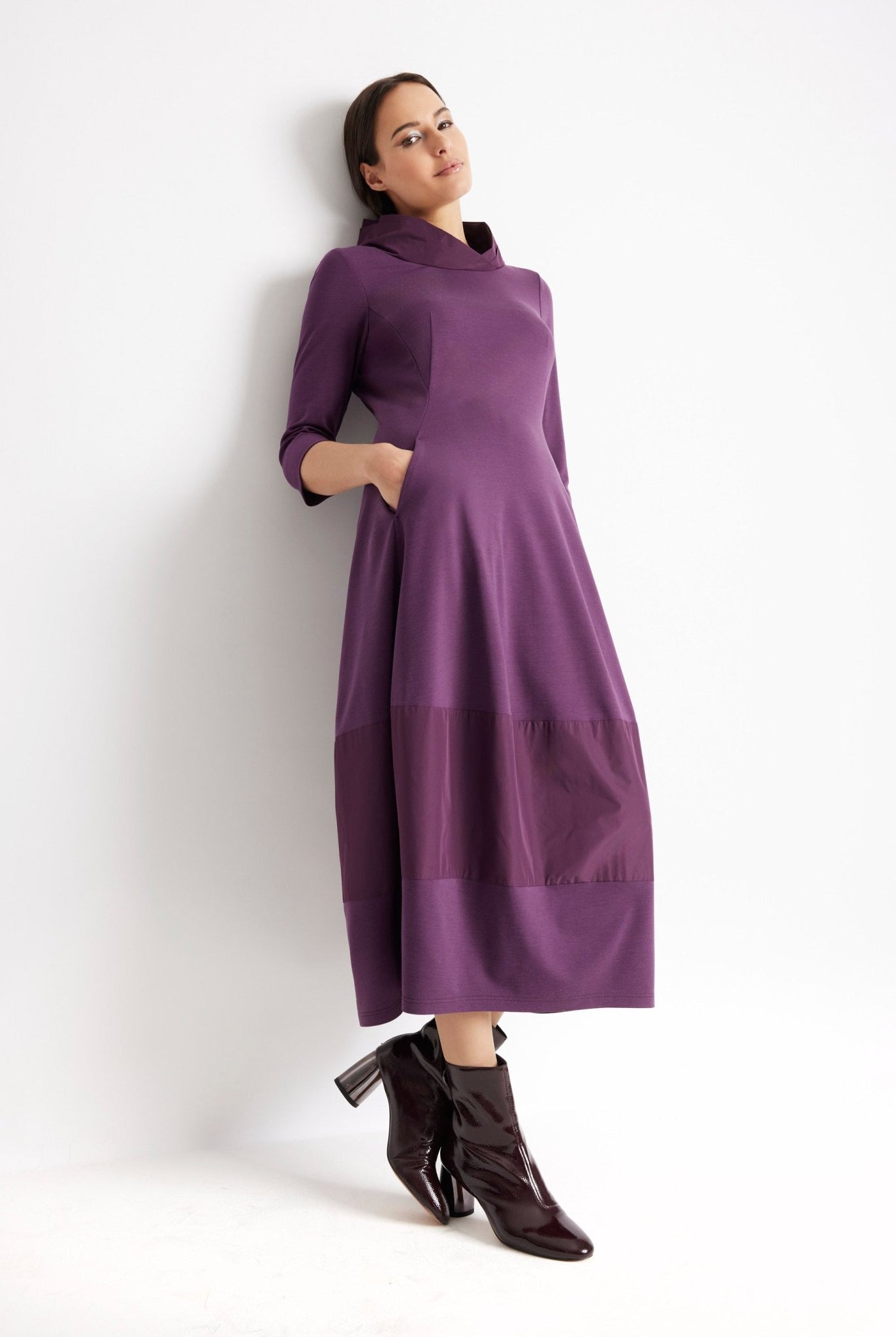 Midi-Kleid SIROBO im Patch aus Viskosejersey und Taft mit O-Form - FOX'S-Fashion