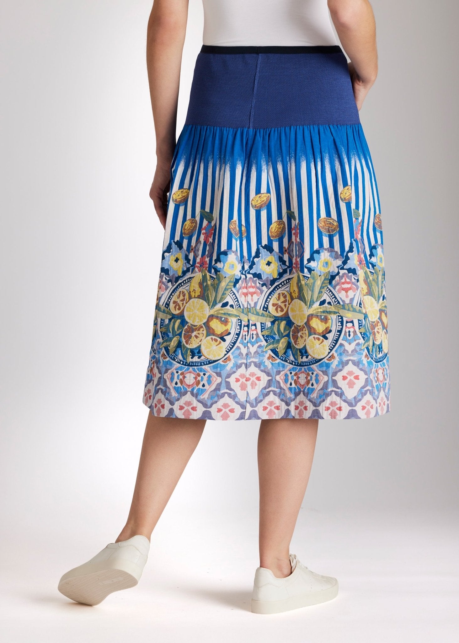 One Size Rock LONGERO-S in Midi-Länge mit Gummibund in Blau mit Fruchtmuster