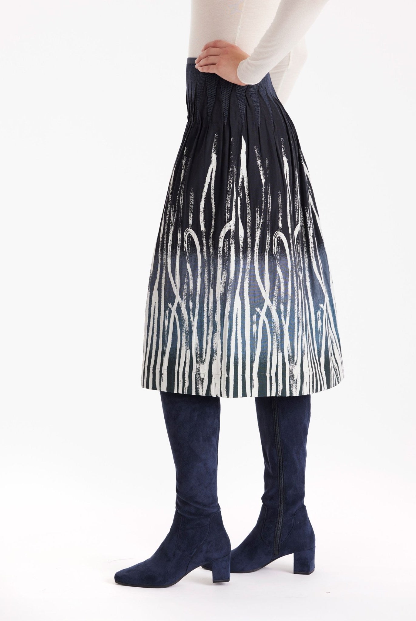 Ausgestellter Rock LONGERO-W in Midi-Länge mit Gummibund und Wellenmuster in Blau und Weiß