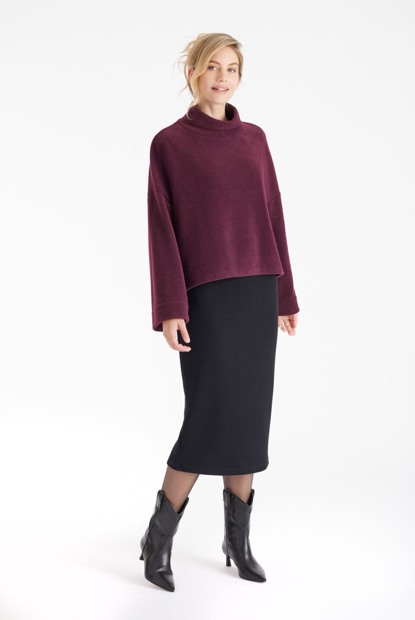 Weiter Pullover SUKATO mit Stehkragen und langen, weiten Armen in Dunkelrot