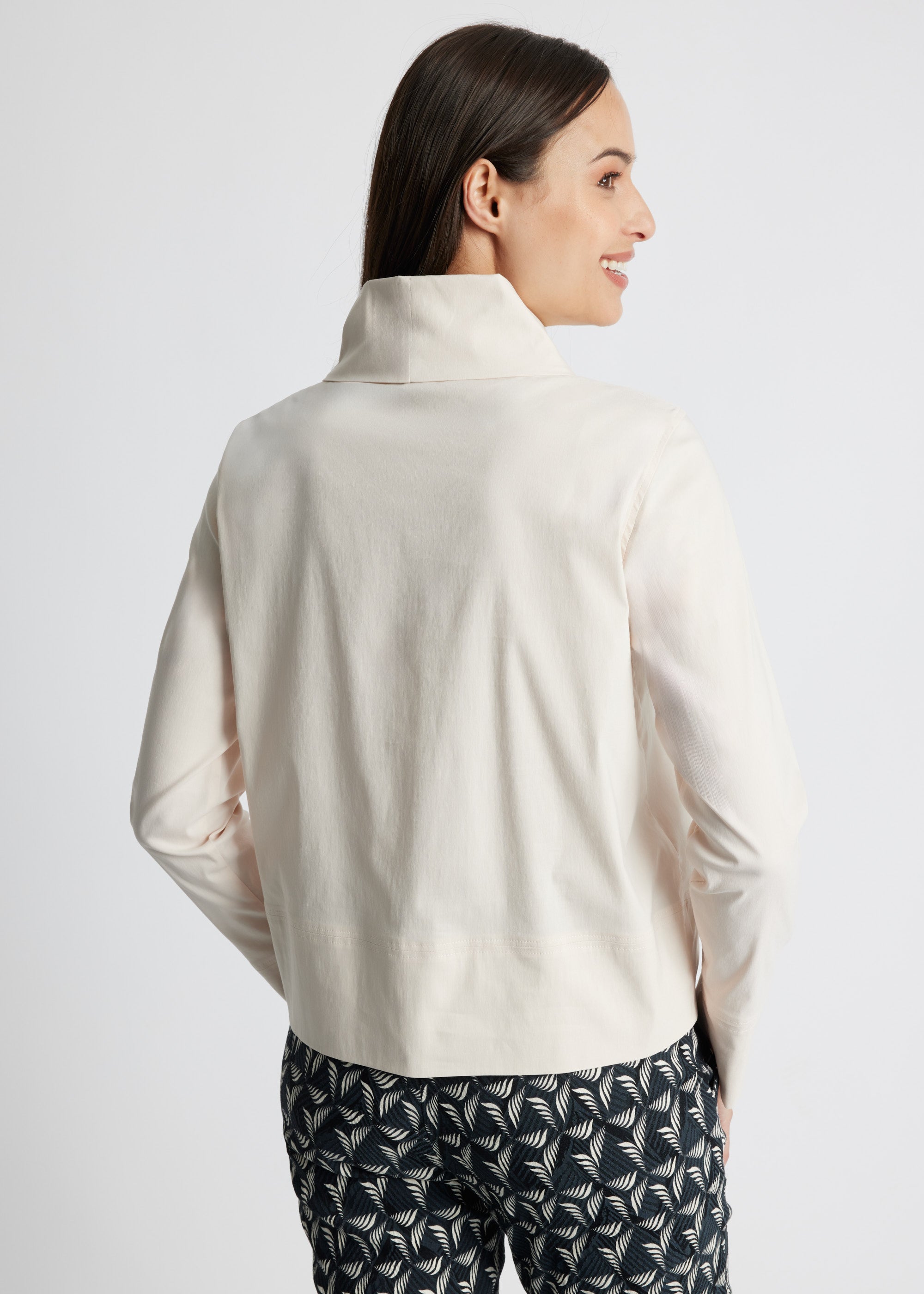 Gerade Bluse BRIZCO mit Stehkragen und langen Ärmeln in Beige