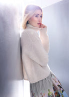 Legerer Strickpullover DEROLY mit hohem Kragen und langen Ärmeln in Beige