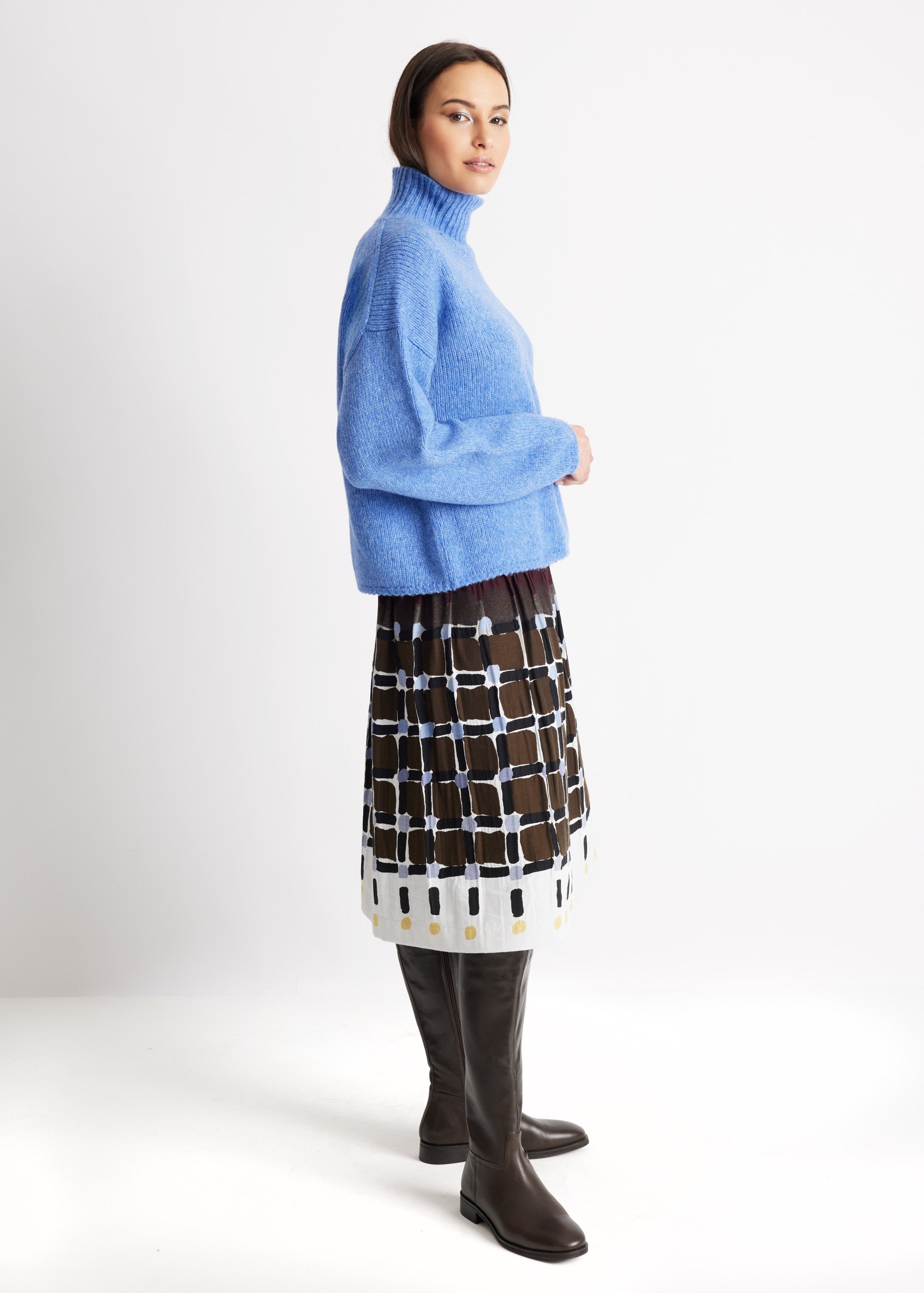 Legerer Strickpullover DEROLY mit hohem Kragen und langen Ärmeln in Hellblau