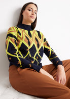 Gerader Strickpullover DARIBO mit hohem Kragen, langen Ärmeln und gelbem Muster