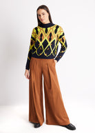 Gerader Strickpullover DARIBO mit hohem Kragen, langen Ärmeln und gelbem Muster
