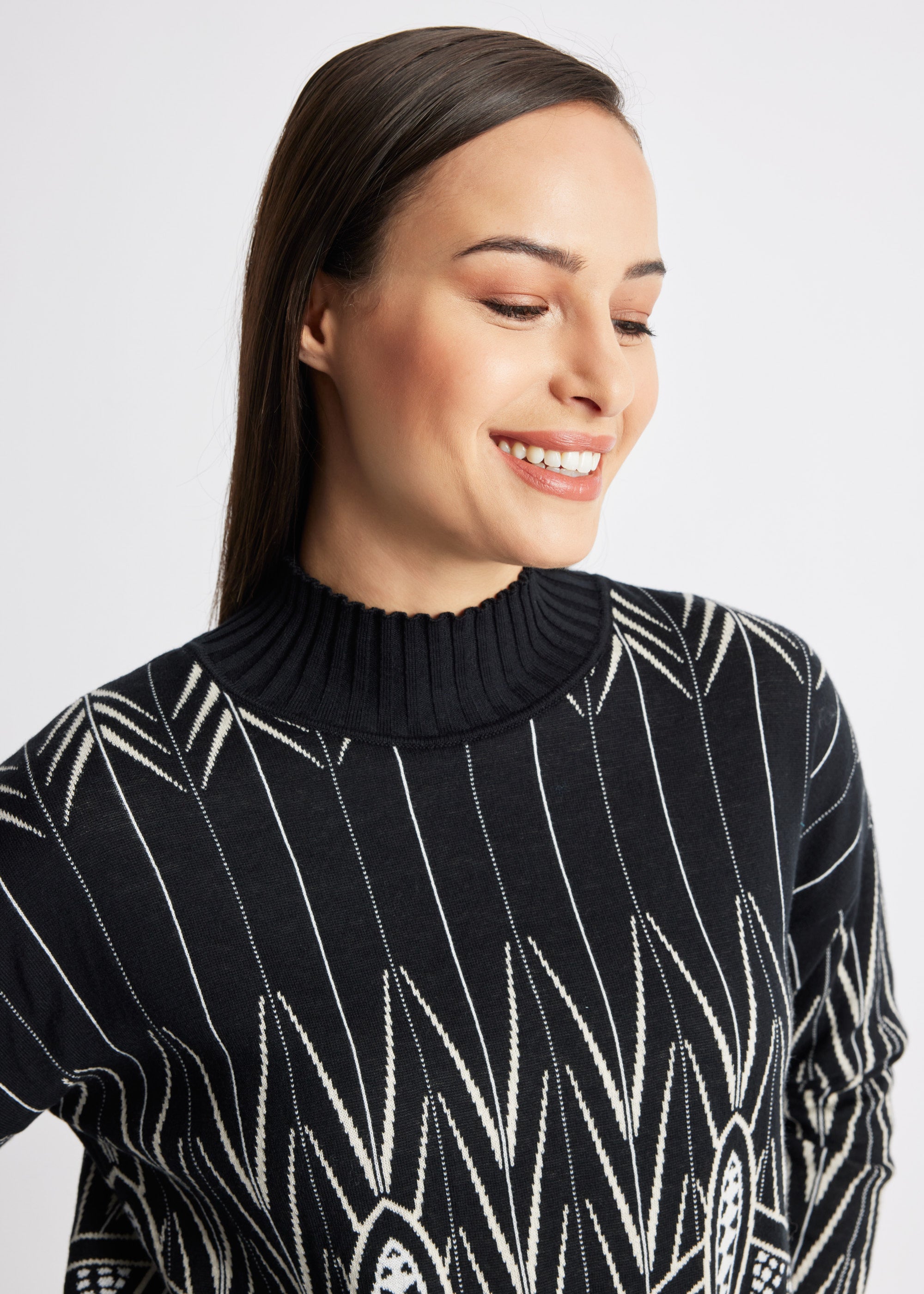 Gerader Strickpullover DARIBO mit hohem Kragen, langen Ärmeln und gelbem Muster