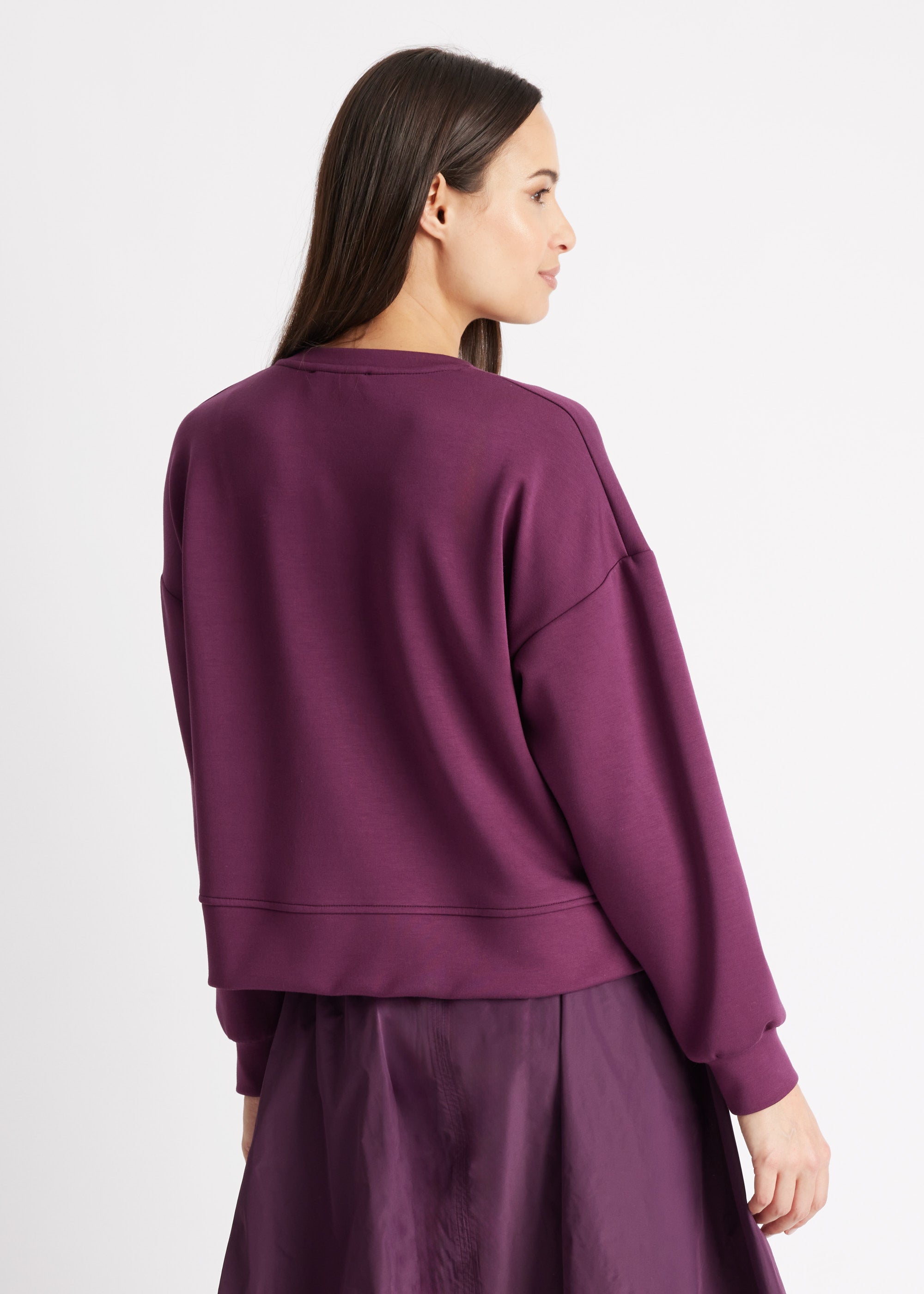 Legeres Sweatshirt NUPULI mit Rundhalsausschnitt, langen Ärmeln und Schlitzen am Saum in Lila