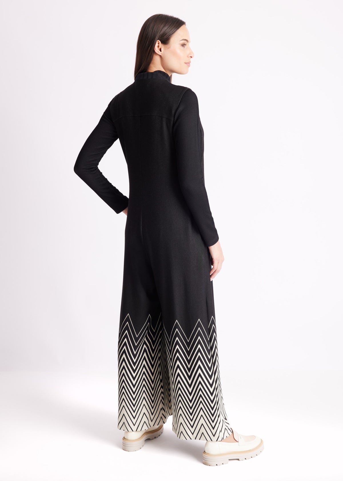 Legerer, ärmelloser Jumpsuit YIMSUI mit Stehkragen, Reißverschluss vorn, Eingrifftaschen und Muster in Schwarz