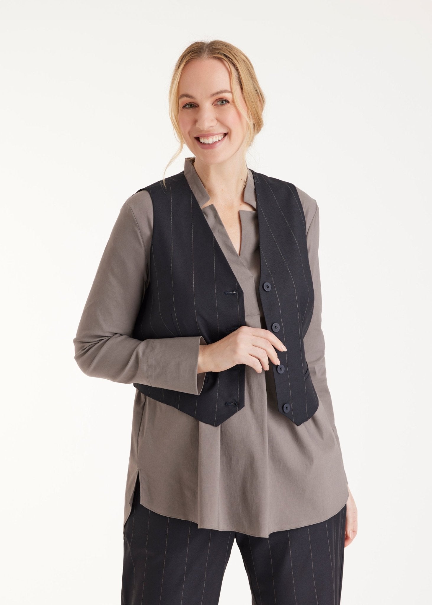 Anzugweste TESCAWE mit V-Ausschnitt, Knöpfen und Nadelstreifen in Dunkelblau