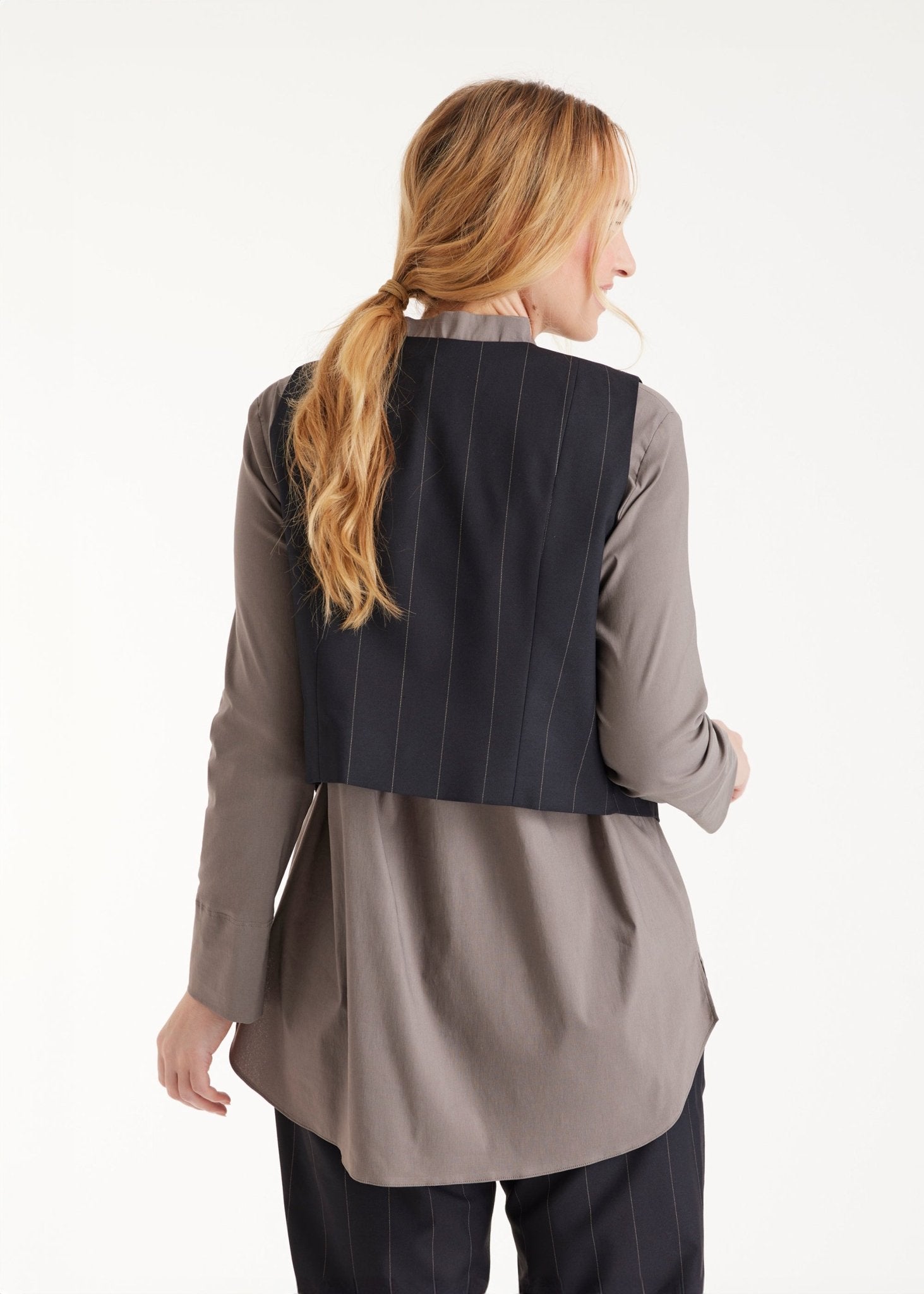 Anzugweste TESCAWE mit V-Ausschnitt, Knöpfen und Nadelstreifen in Dunkelblau