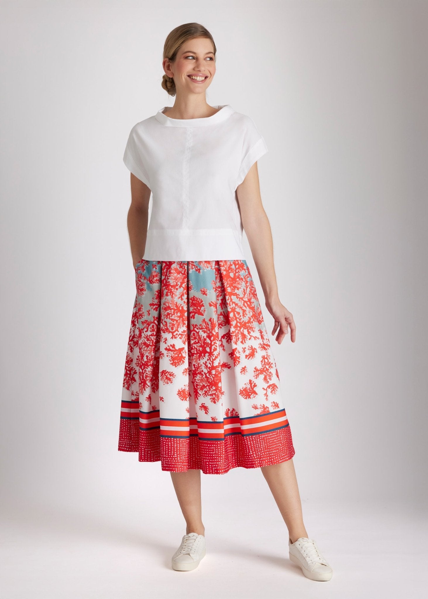 Ausgestellter Rock FAPIRO mit Falten, seitlichem Reißverschluss und Muster in Rot