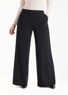 Hose GYPANTA mit geradem, lockerem Bein und seitlichen Eingrifftaschen in Schwarz