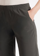 Hose JISTRA in 7/8-Länge mit geradem Bein und seitlichen Eingrifftaschen in Khakigrün