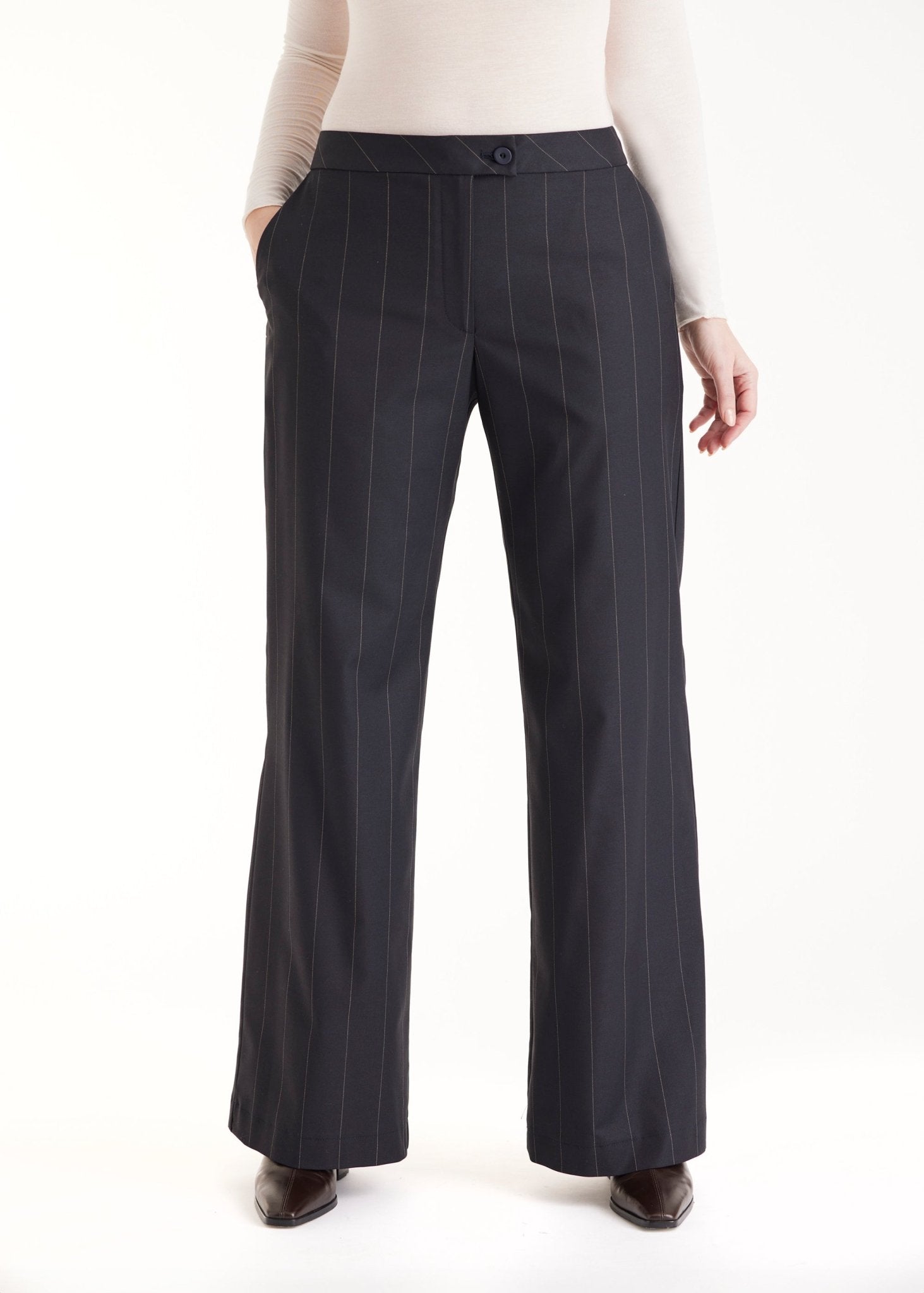 Hose TADOKI mit geradem Bein und Nadelstreifen in Dunkelblau