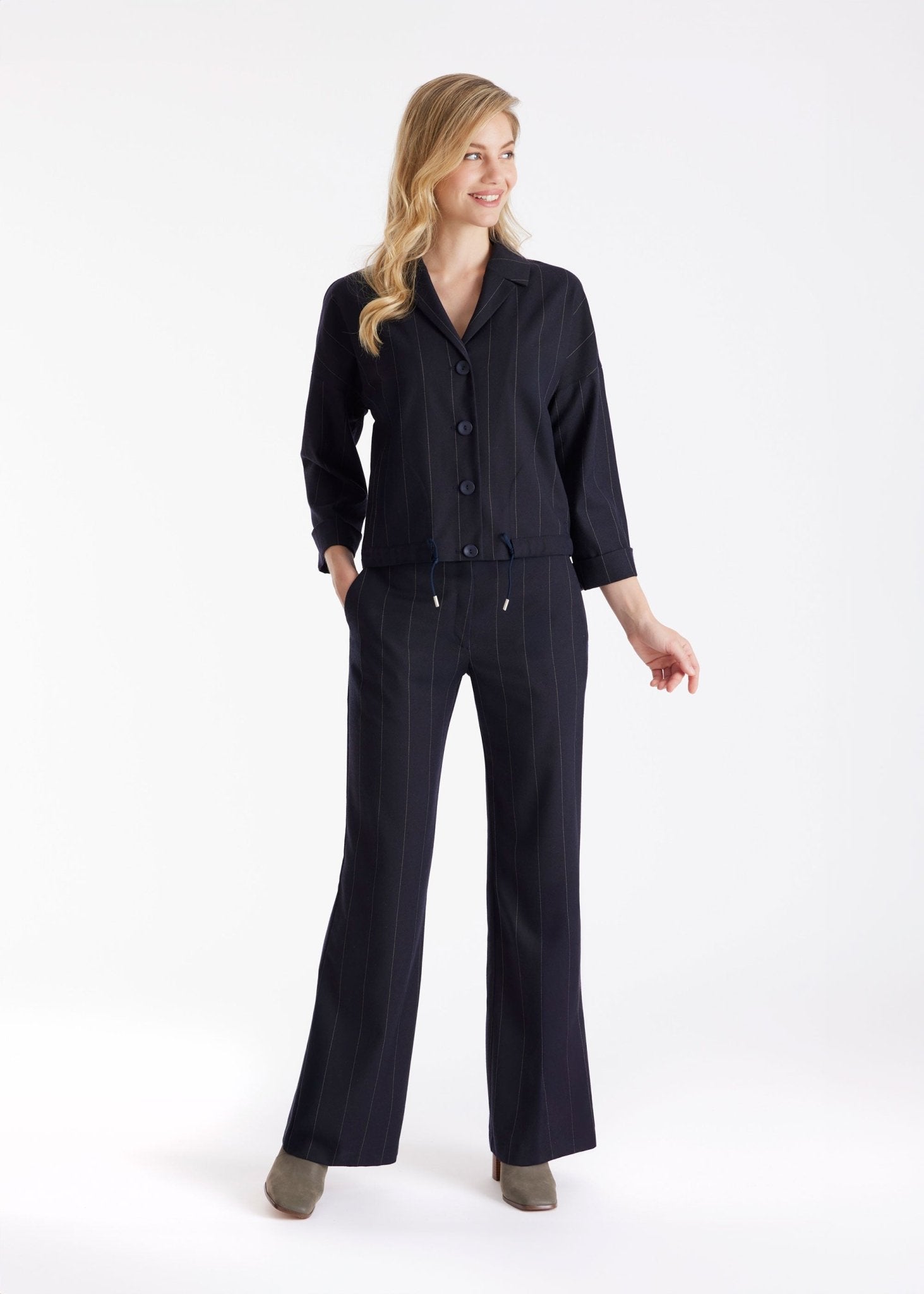 Hose TADOKI mit geradem Bein und Nadelstreifen in Dunkelblau