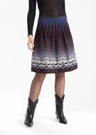 Kurzer Rock LACROS-W mit Gummibund und abstraktem Muster in Dunkelrot