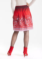 Kurzer Rock LACROS-W mit Gummibund und abstraktem Muster in Rot
