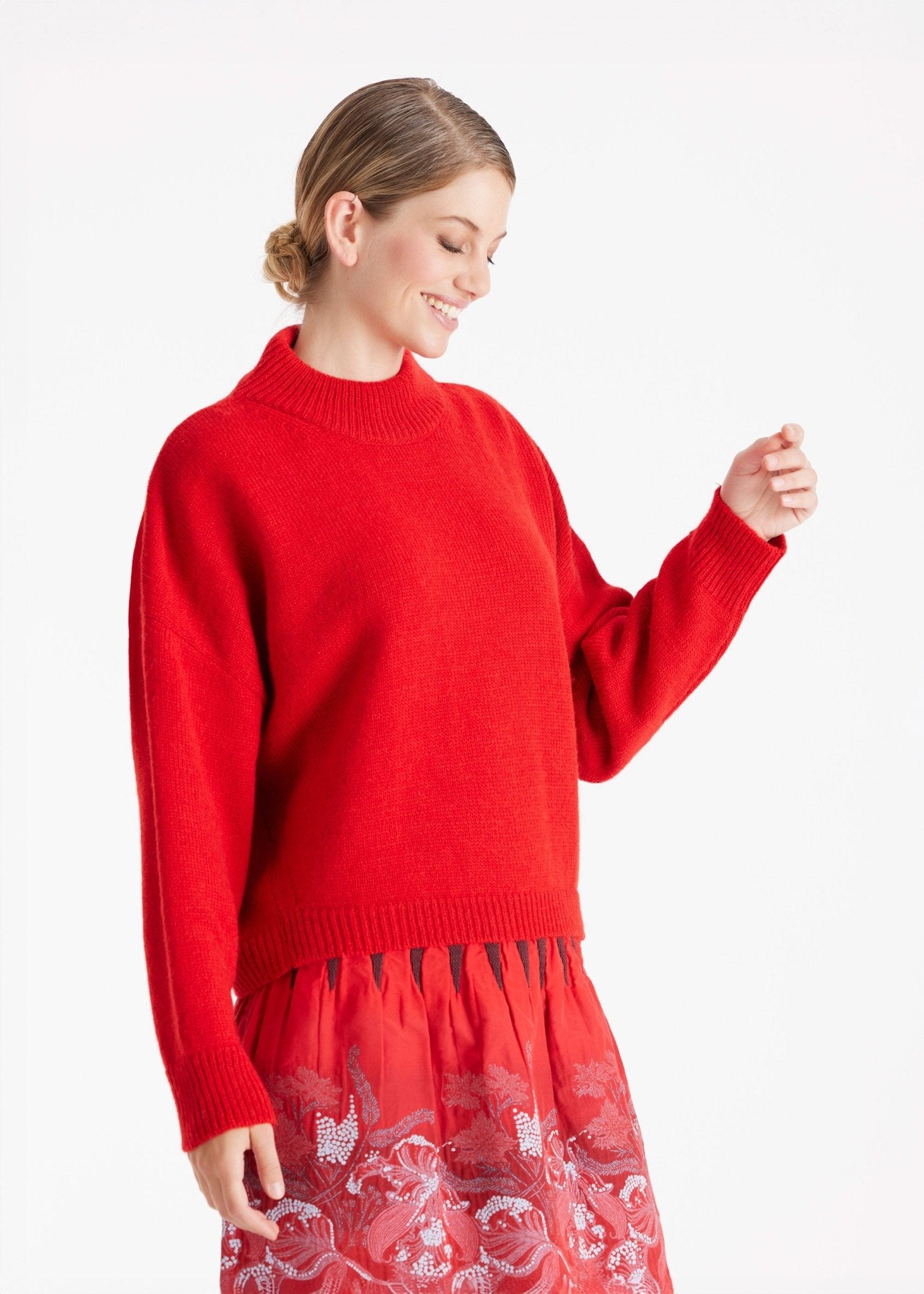 Kurzer Pullover PAROLY mit Stehkragen und langen Armen in Rot