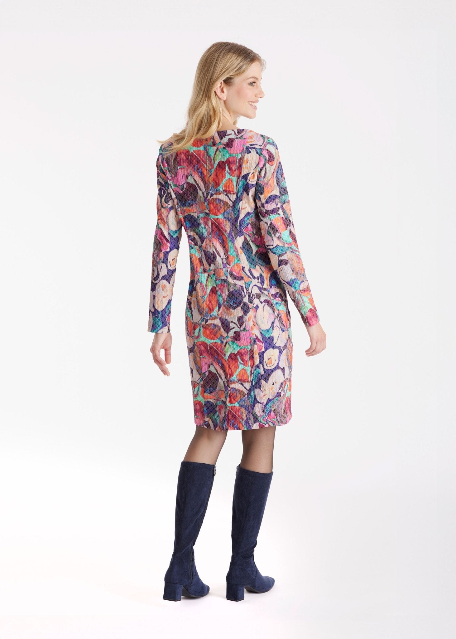 Kurzes Etuikleid EGENIA mit V-Ausschnitt, langen Armen und mehrfarbigem, abstraktem Blumenmuster
